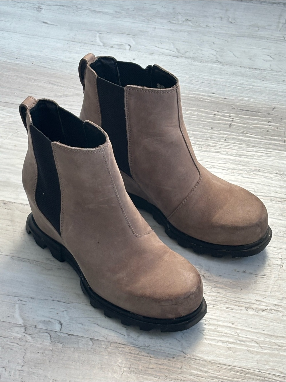 Sorel Joan of Arctic Wedge Boots Women’s Size 8.5